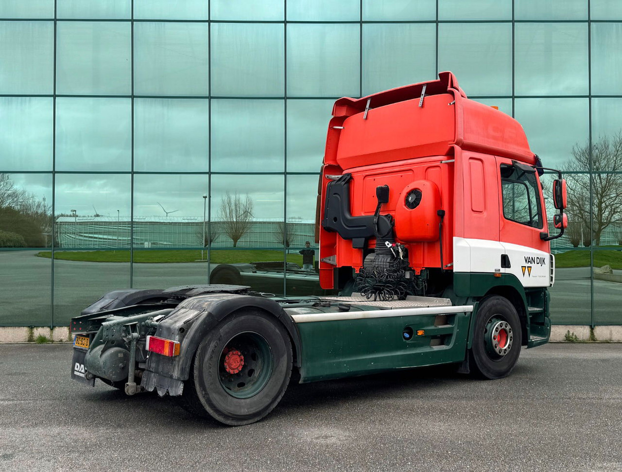 DAF CF 85.460 Only 229.800 KM Retarder - Intarder 2x Tanks Tires 90 NL Truck - Камион влекач: слика 4 DAF CF 85.460 Only 229.800 KM Retarder - Intarder 2x Tanks Tires 90 NL Truck - Камион влекач: слика 4