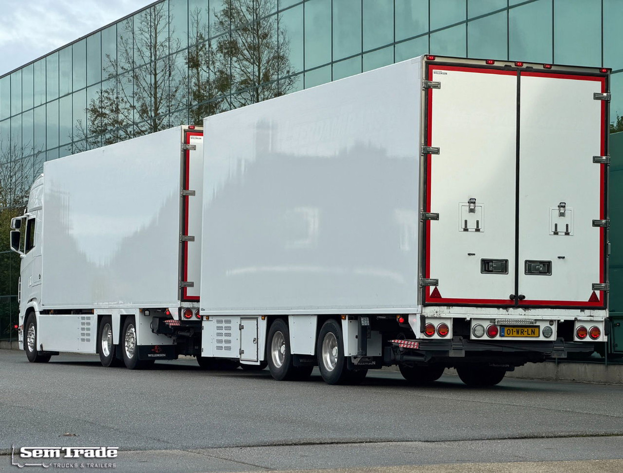 Scania S660 V8 Retarder Full Options 50CC VAN Beurden Boxes 2x Lift Super Condition - Камион ладилник: слика 3 Scania S660 V8 Retarder Full Options 50CC VAN Beurden Boxes 2x Lift Super Condition - Камион ладилник: слика 3