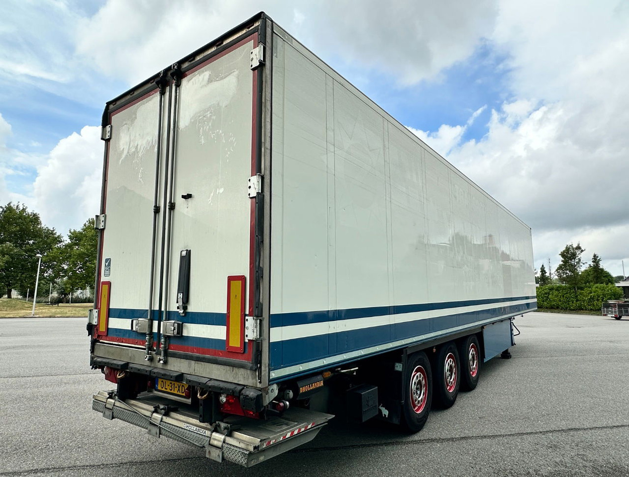 Schmitz Cargobull SCBS3B Carrier Vector 1550 Only 3367 Engine Hours Flowerwide 270 CM High Inside Lift Axle Tail Lift - Полуприколка ладилник: слика 4 Schmitz Cargobull SCBS3B Carrier Vector 1550 Only 3367 Engine Hours Flowerwide 270 CM High Inside Lift Axle Tail Lift - Полуприколка ладилник: слика 4