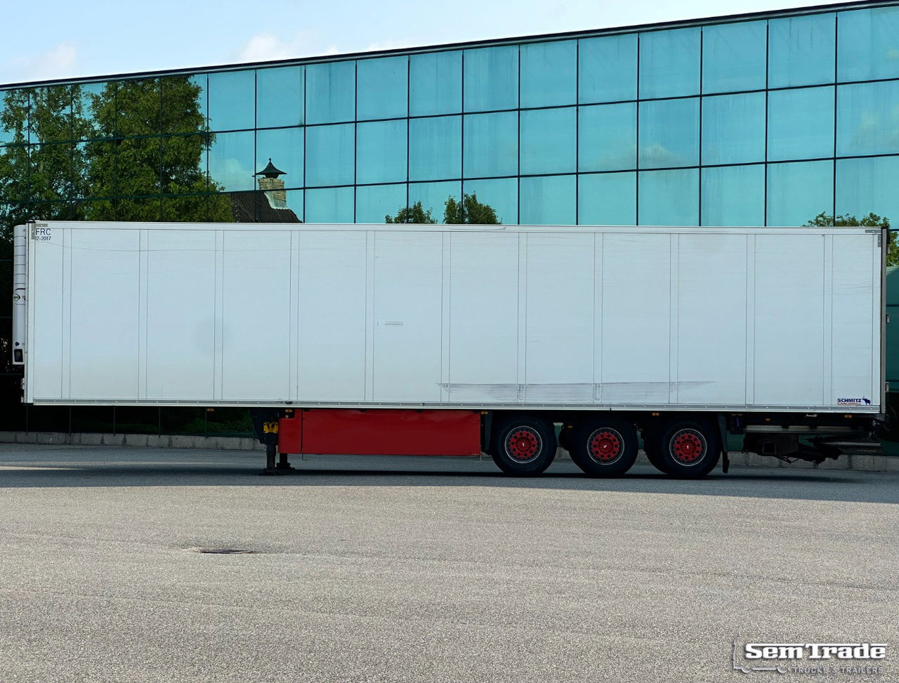 Schmitz Cargobull SKO24 Carrier Vector 1850 2X Lift Axle Flowerwide 270 CM High Holland Trailer - Полуприколка ладилник: слика 2 Schmitz Cargobull SKO24 Carrier Vector 1850 2X Lift Axle Flowerwide 270 CM High Holland Trailer - Полуприколка ладилник: слика 2