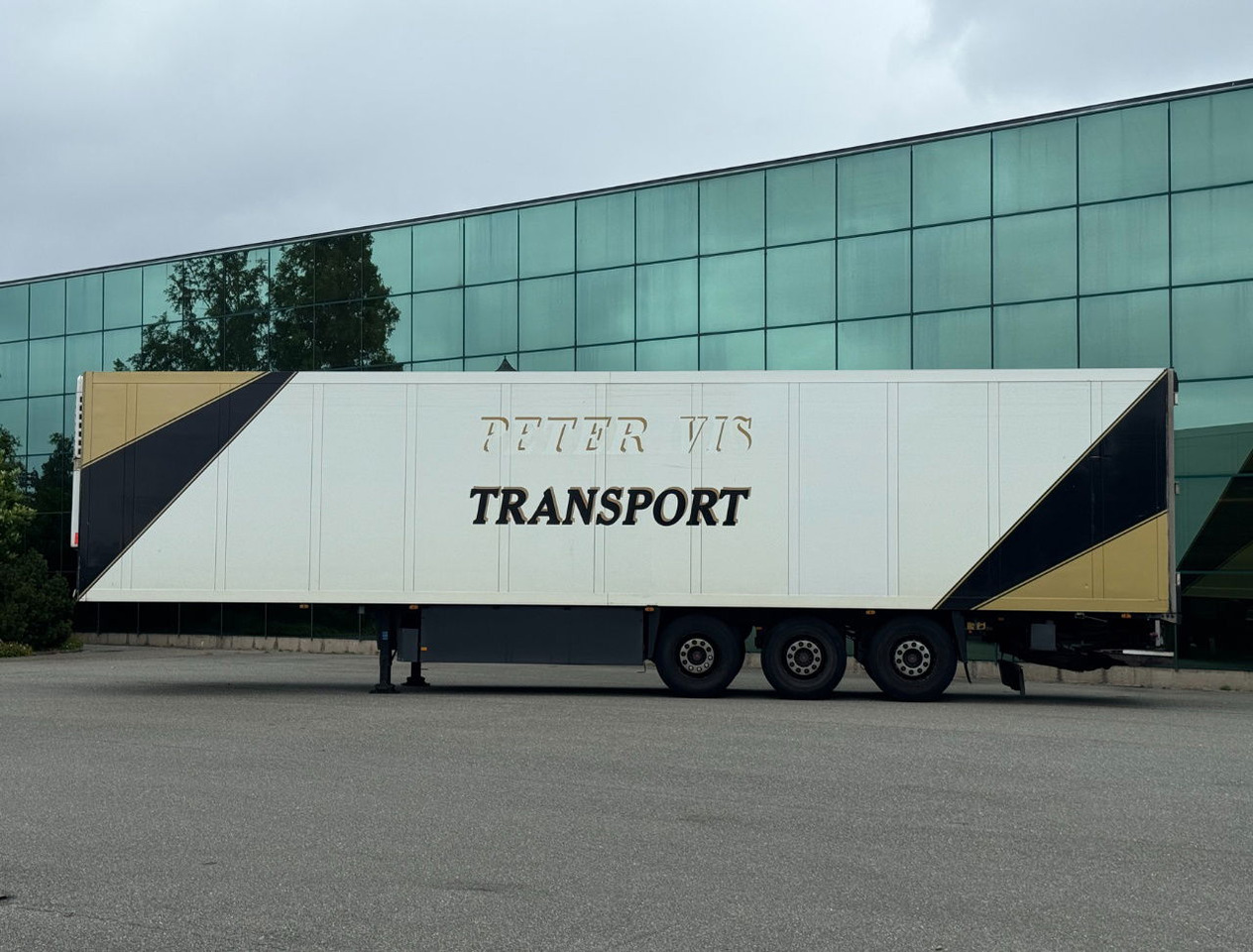 Schmitz Cargobull SKO24 Thermo King SL200e Only 8.900 Hours 270 CM High 250 CM Wide Disc Brakes Lift Axle NL Trailer - Полуприколка ладилник: слика 2 Schmitz Cargobull SKO24 Thermo King SL200e Only 8.900 Hours 270 CM High 250 CM Wide Disc Brakes Lift Axle NL Trailer - Полуприколка ладилник: слика 2