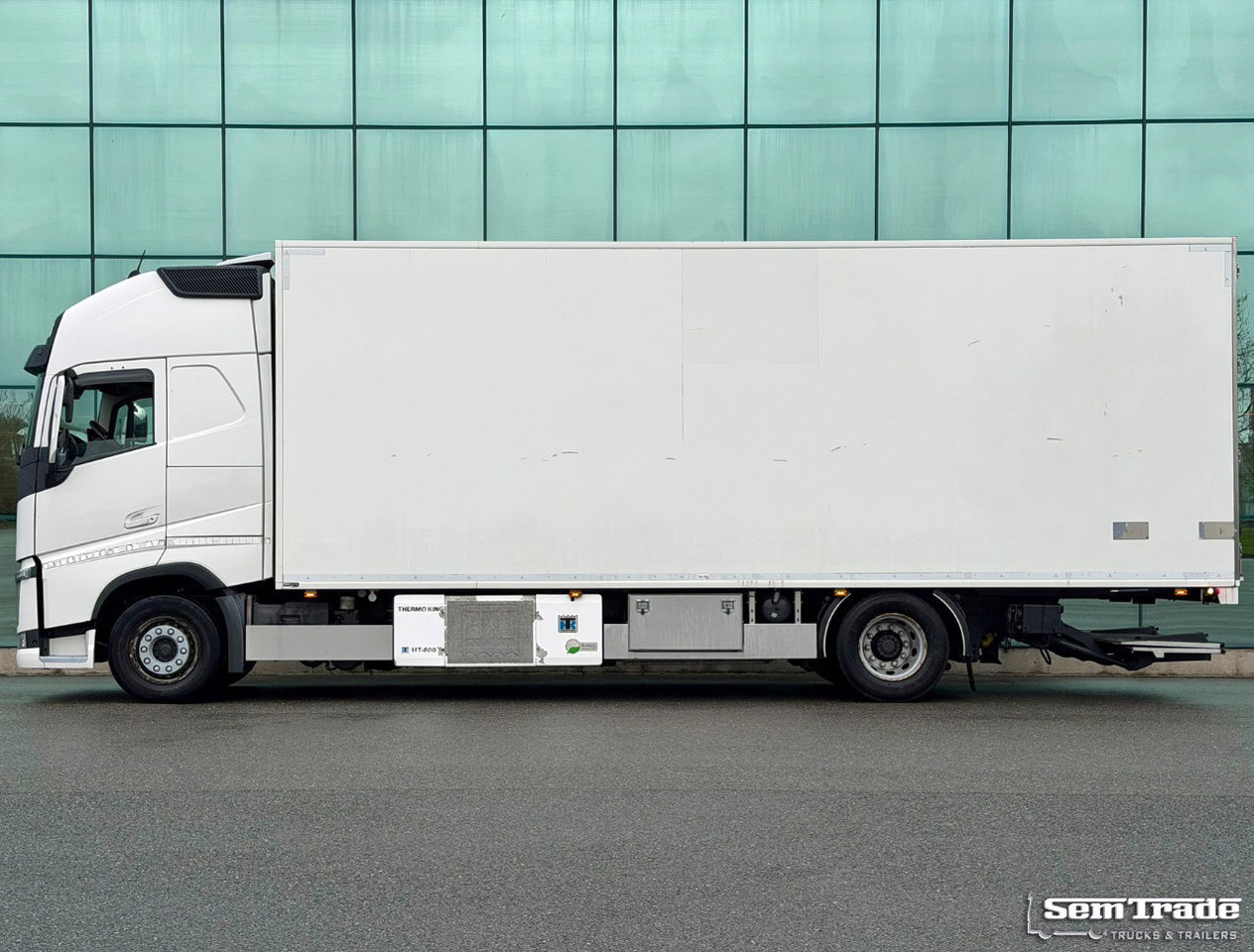 Volvo FH 13.460 I-Park Cool Themo King UT-800 VAN Beurden BOX Tail Lift TOP Condition NL-Truck - Камион ладилник: слика 2 Volvo FH 13.460 I-Park Cool Themo King UT-800 VAN Beurden BOX Tail Lift TOP Condition NL-Truck - Камион ладилник: слика 2