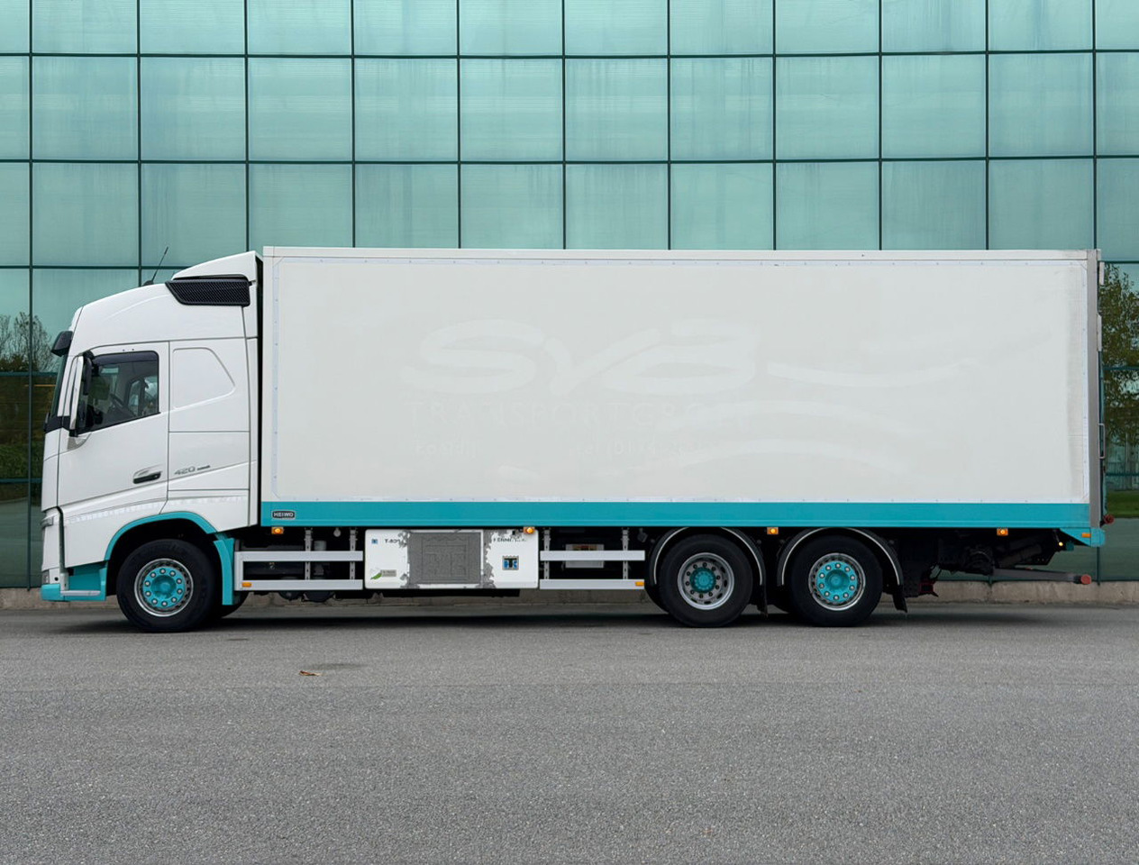 Volvo FH 420 6X2 Globetrotter Heiwo BOX 875 x 250 x 272 CM IN Thermo King T-800 490.000 KM TOP Condition NL Truck - Камион ладилник: слика 2 Volvo FH 420 6X2 Globetrotter Heiwo BOX 875 x 250 x 272 CM IN Thermo King T-800 490.000 KM TOP Condition NL Truck - Камион ладилник: слика 2