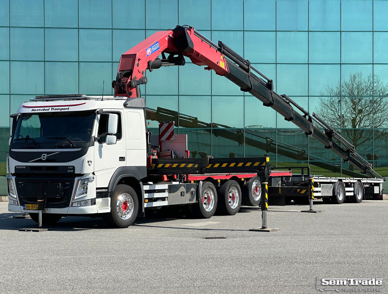 Volvo FMX 540 8X4 HMF 6020 K8 Kraan 231.000 KM + 2023 Sterk Trailer Super Condit - Камион со кран: слика 1 Volvo FMX 540 8X4 HMF 6020 K8 Kraan 231.000 KM + 2023 Sterk Trailer Super Condit - Камион со кран: слика 1