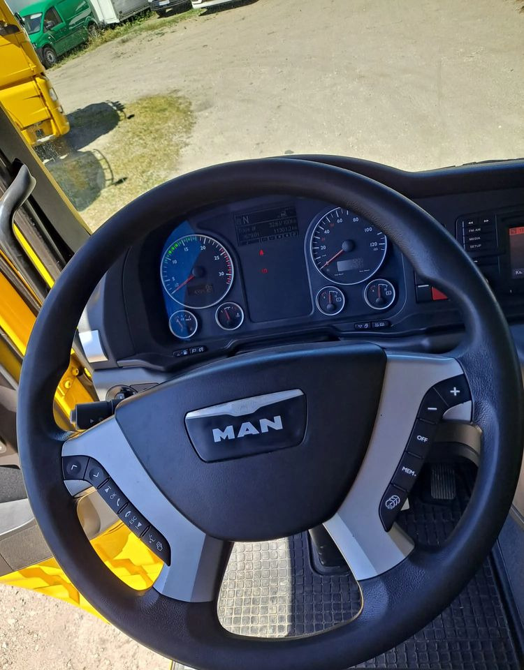 Камион со кабинска шасија MAN TGX 26.480 6X2 3 osie: слика 17