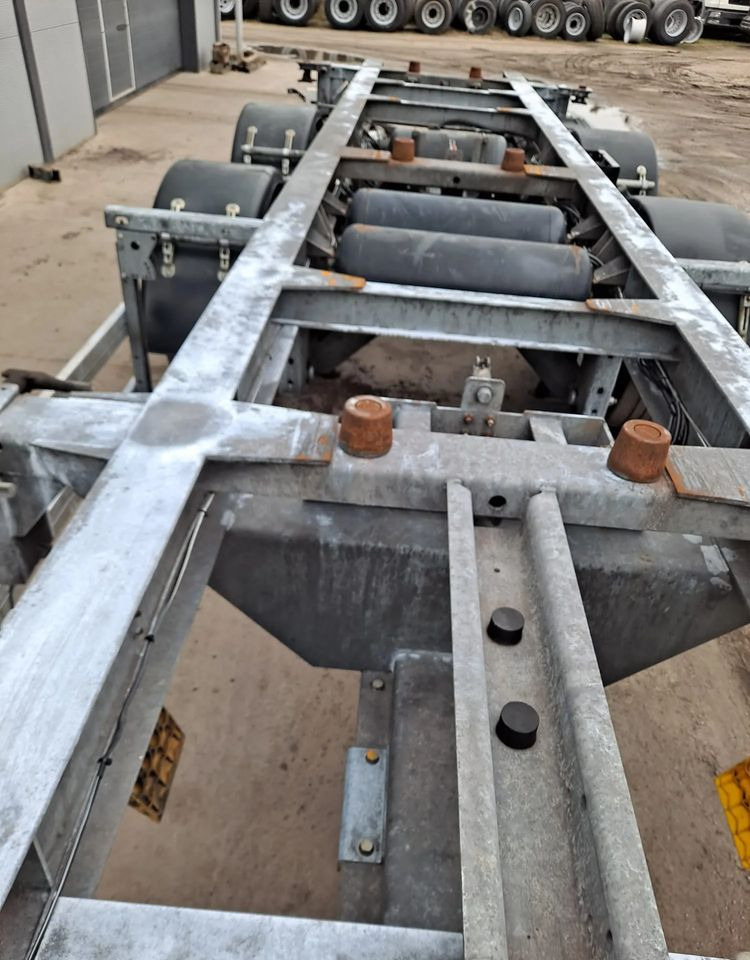 Wielton Przyczepa tandem - Транспортер на контејнер/ Приколка со променливо тело: слика 5 Wielton Przyczepa tandem - Транспортер на контејнер/ Приколка со променливо тело: слика 5