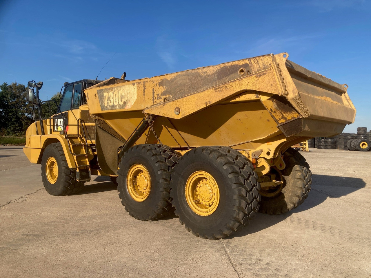 CATERPILLAR 730C - Зглобен истоварувач: слика 3 CATERPILLAR 730C - Зглобен истоварувач: слика 3