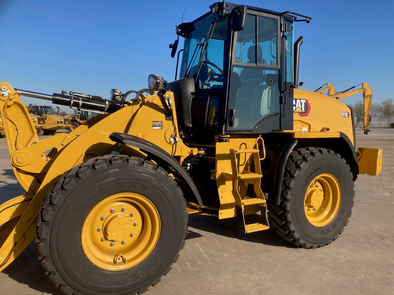 CATERPILLAR 910 - Натоварувач на тркала: слика 2 CATERPILLAR 910 - Натоварувач на тркала: слика 2