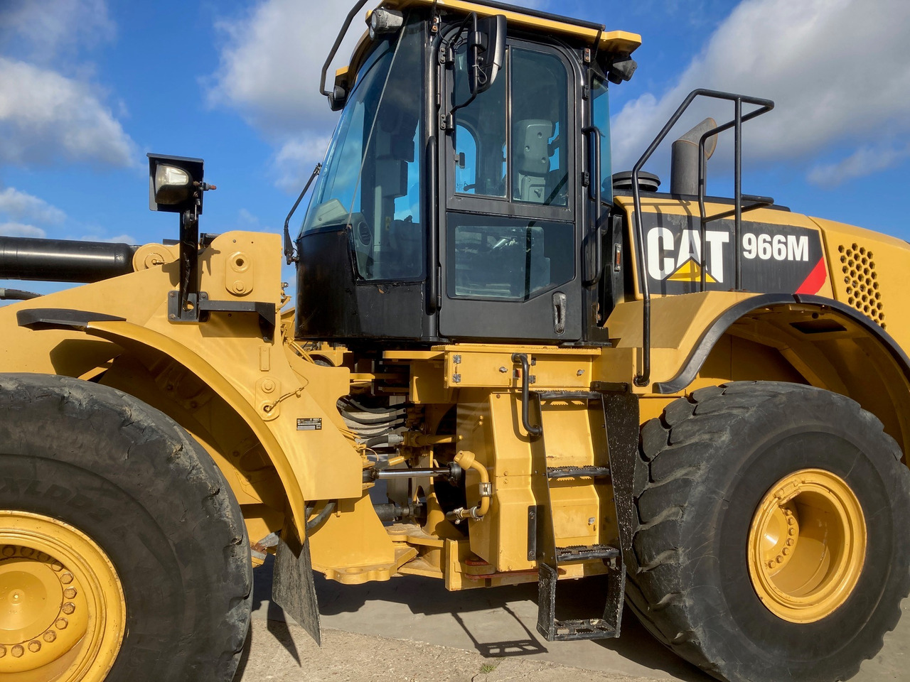 CATERPILLAR 966M - Натоварувач на тркала: слика 2 CATERPILLAR 966M - Натоварувач на тркала: слика 2
