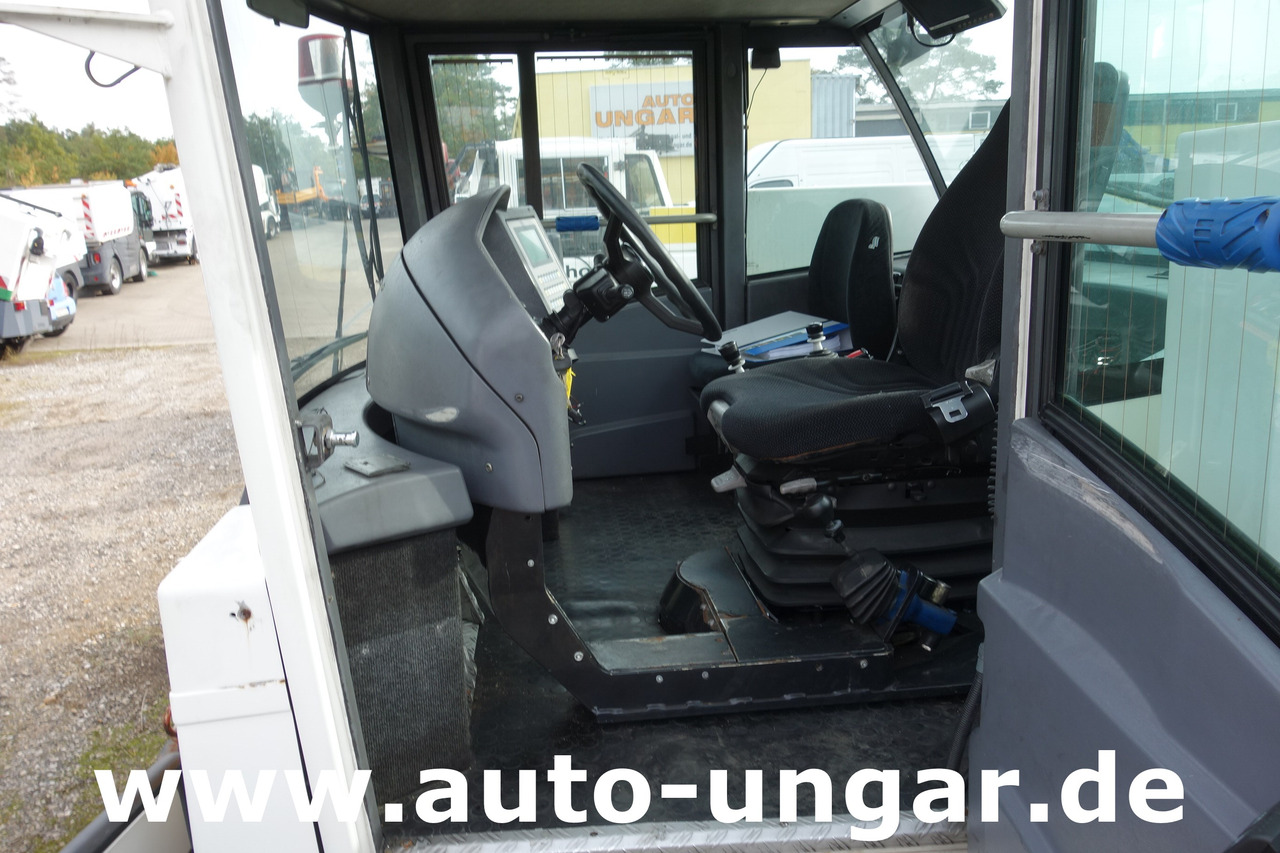 Возило за push back Goldhofer AST-1X 1360 Allradlenkung 6x6 towbarless Pushback Airbus A380 Deutz TCD 2015 V08 - 1.360PS: слика 23 Возило за push back Goldhofer AST-1X 1360 Allradlenkung 6x6 towbarless Pushback Airbus A380 Deutz TCD 2015 V08 - 1.360PS: слика 23