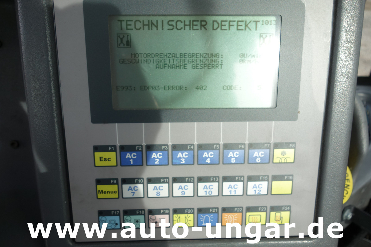 Возило за push back Goldhofer AST-1X 1360 Allradlenkung 6x6 towbarless Pushback Airbus A380 Deutz TCD 2015 V08 - 1.360PS: слика 25 Возило за push back Goldhofer AST-1X 1360 Allradlenkung 6x6 towbarless Pushback Airbus A380 Deutz TCD 2015 V08 - 1.360PS: слика 25