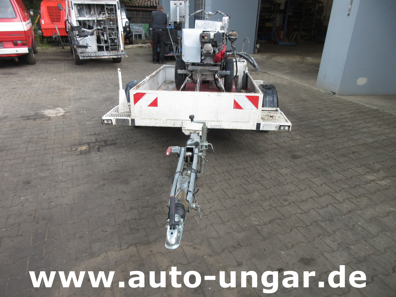 Graco Zebra 5 Airless Traceuse Markiermaschine Roadmarking Machine mit Trailer Hofmann - Машина за асфалт: слика 2 Graco Zebra 5 Airless Traceuse Markiermaschine Roadmarking Machine mit Trailer Hofmann - Машина за асфалт: слика 2