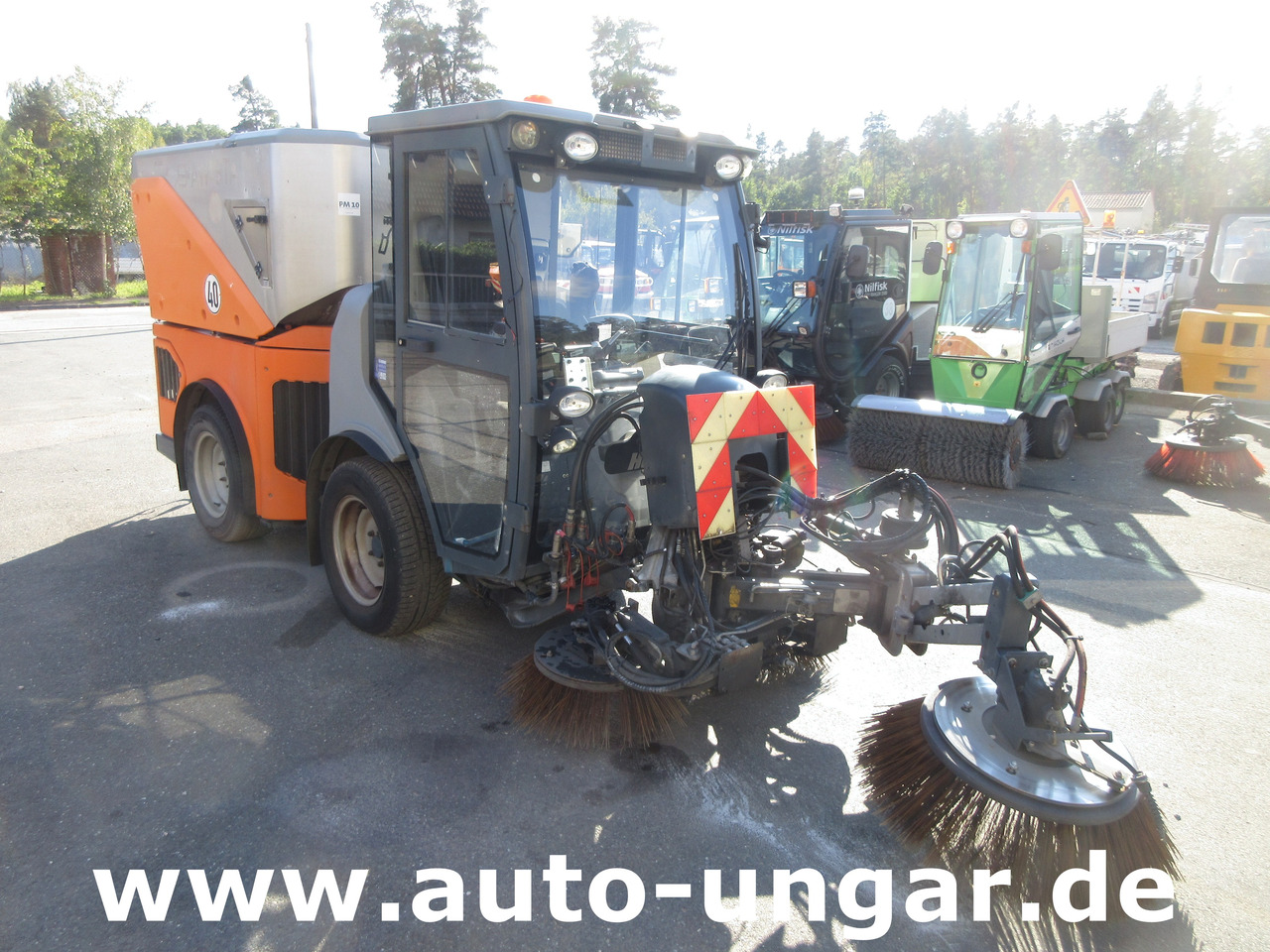 Hako CM 1600 Kehrmaschine 4x4 Baujahr 2018 3 Besen MOTORSCHADEN - Возило за метење: слика 1 Hako CM 1600 Kehrmaschine 4x4 Baujahr 2018 3 Besen MOTORSCHADEN - Возило за метење: слика 1