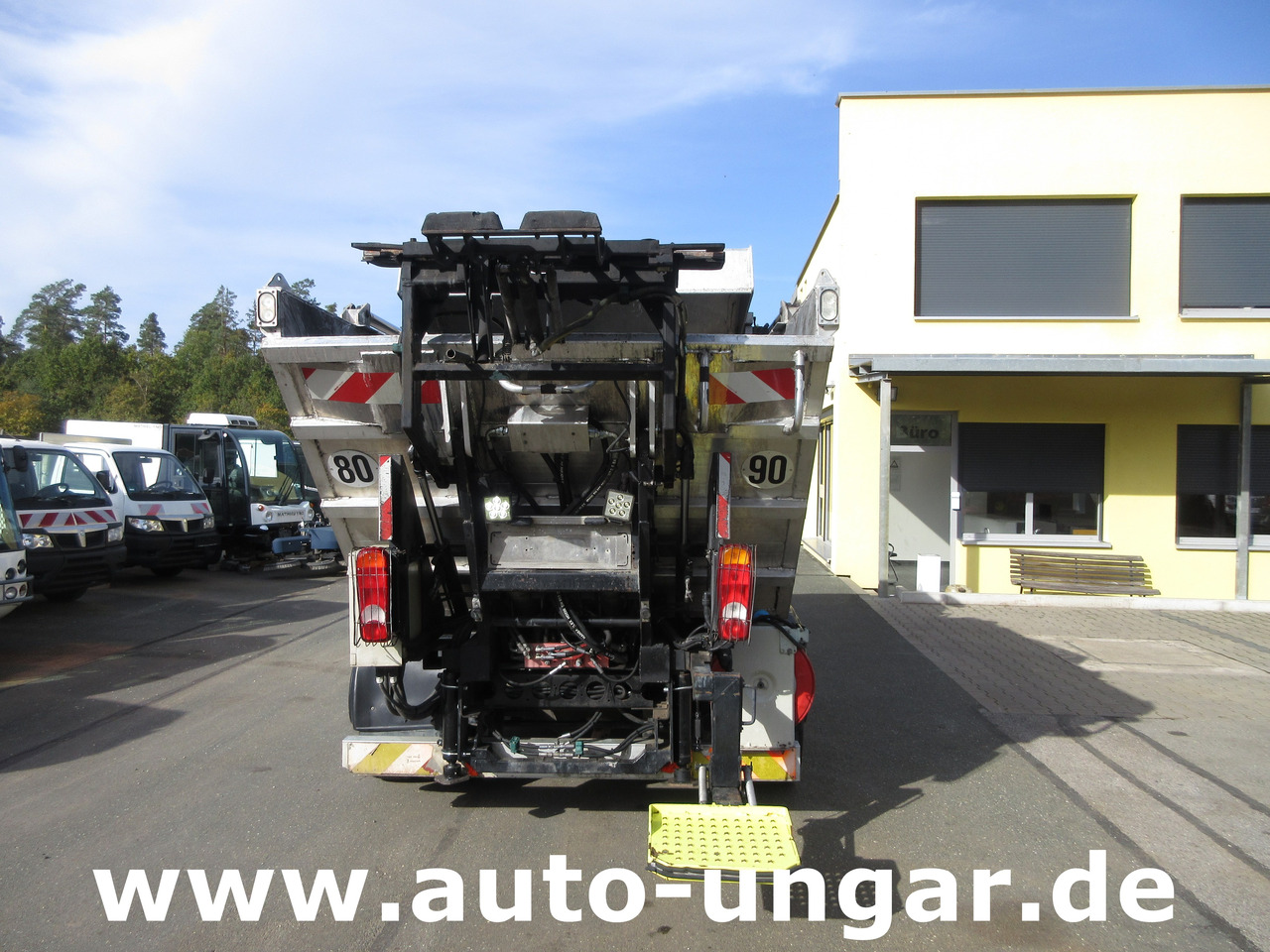 Камион за ѓубре Isuzu NPR 75 Müllwagen Provence Benne - Faun Lifter Presse Kipper Trittbrett Bj 12: слика 20
