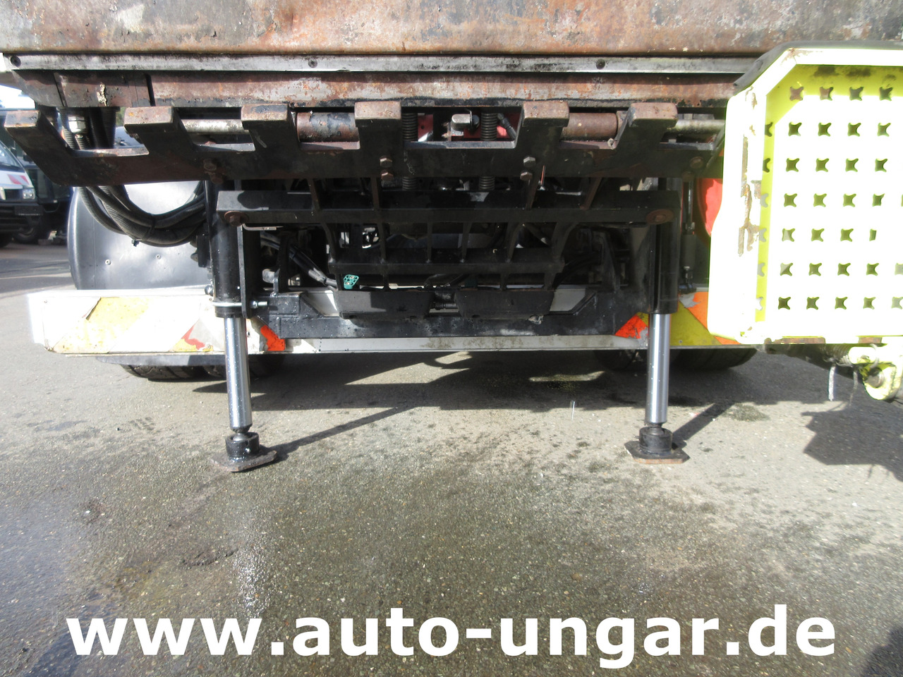 Камион за ѓубре Isuzu NPR 75 Müllwagen Provence Benne - Faun Lifter Presse Kipper Trittbrett Bj 12: слика 25