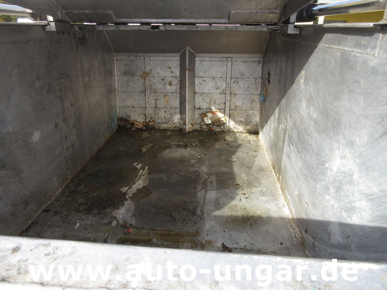 Камион за ѓубре Isuzu NPR 75 Müllwagen Provence Benne - Faun Lifter Presse Kipper Trittbrett Bj 12: слика 8