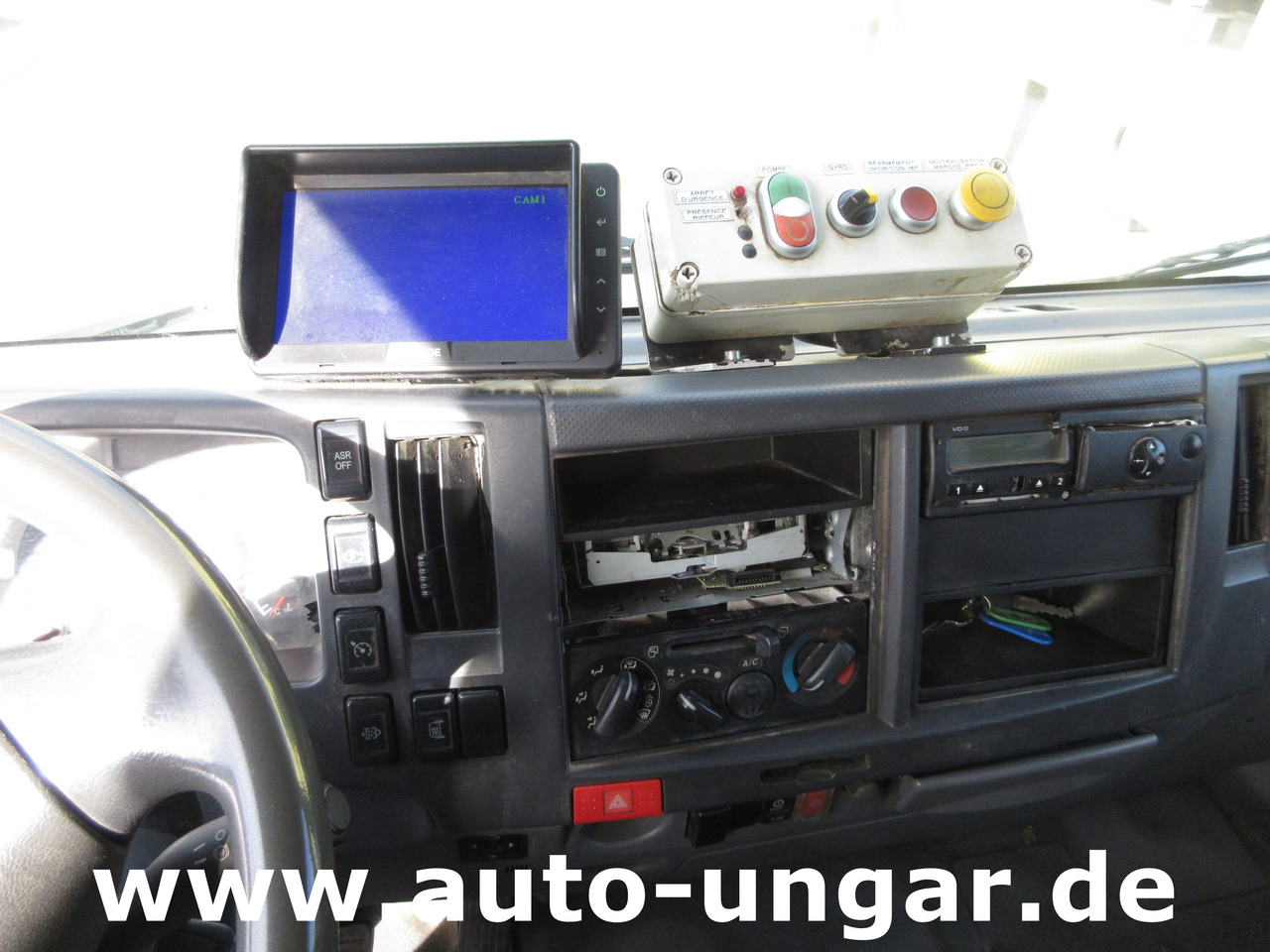 Камион за ѓубре Isuzu NPR 75 Müllwagen Provence Benne - Faun Lifter Presse Kipper Trittbrett Bj 12: слика 10