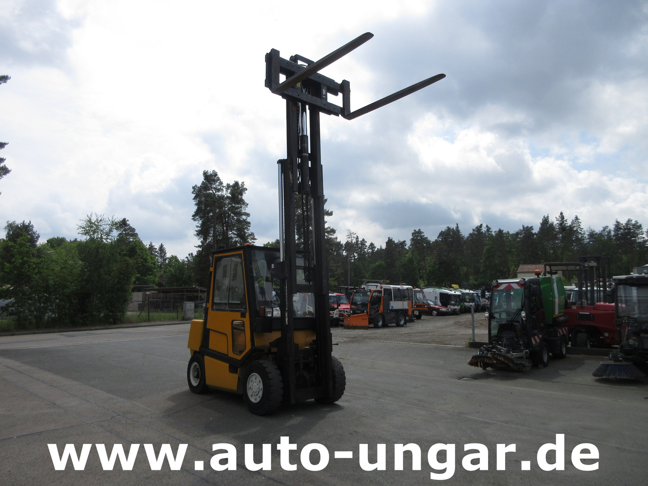 JUNGHEINRICH DFG 40 Diesel Gabelstapler 4.000kg Freihub Steinbock Yale Still Boss - Дизел вилушкар: слика 2 JUNGHEINRICH DFG 40 Diesel Gabelstapler 4.000kg Freihub Steinbock Yale Still Boss - Дизел вилушкар: слика 2