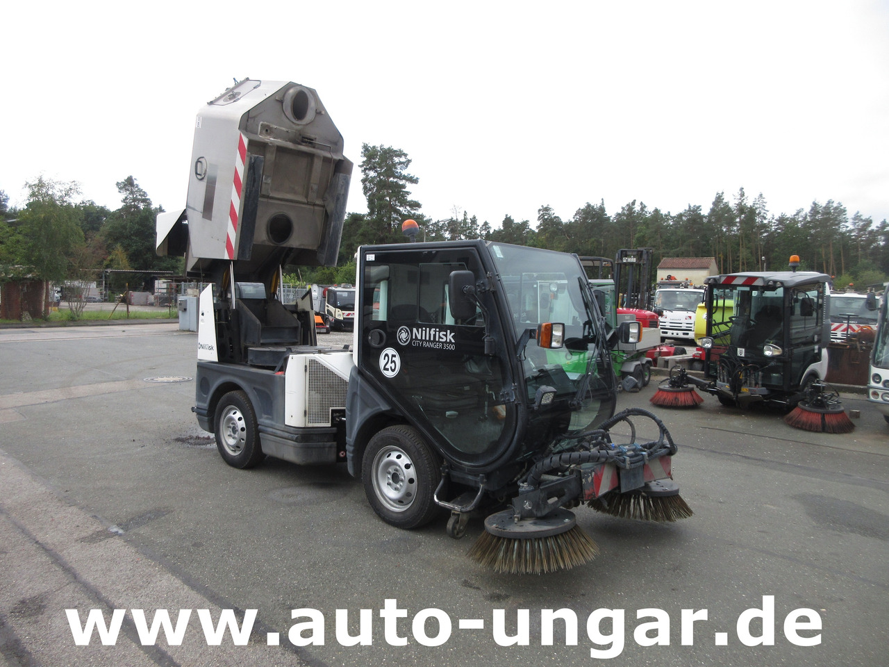 Nilfisk CR3500 CityRanger Schmidt Flexigo Multigo 4x4 Kehrmaschine Geräteträger - Возило за метење: слика 1 Nilfisk CR3500 CityRanger Schmidt Flexigo Multigo 4x4 Kehrmaschine Geräteträger - Возило за метење: слика 1