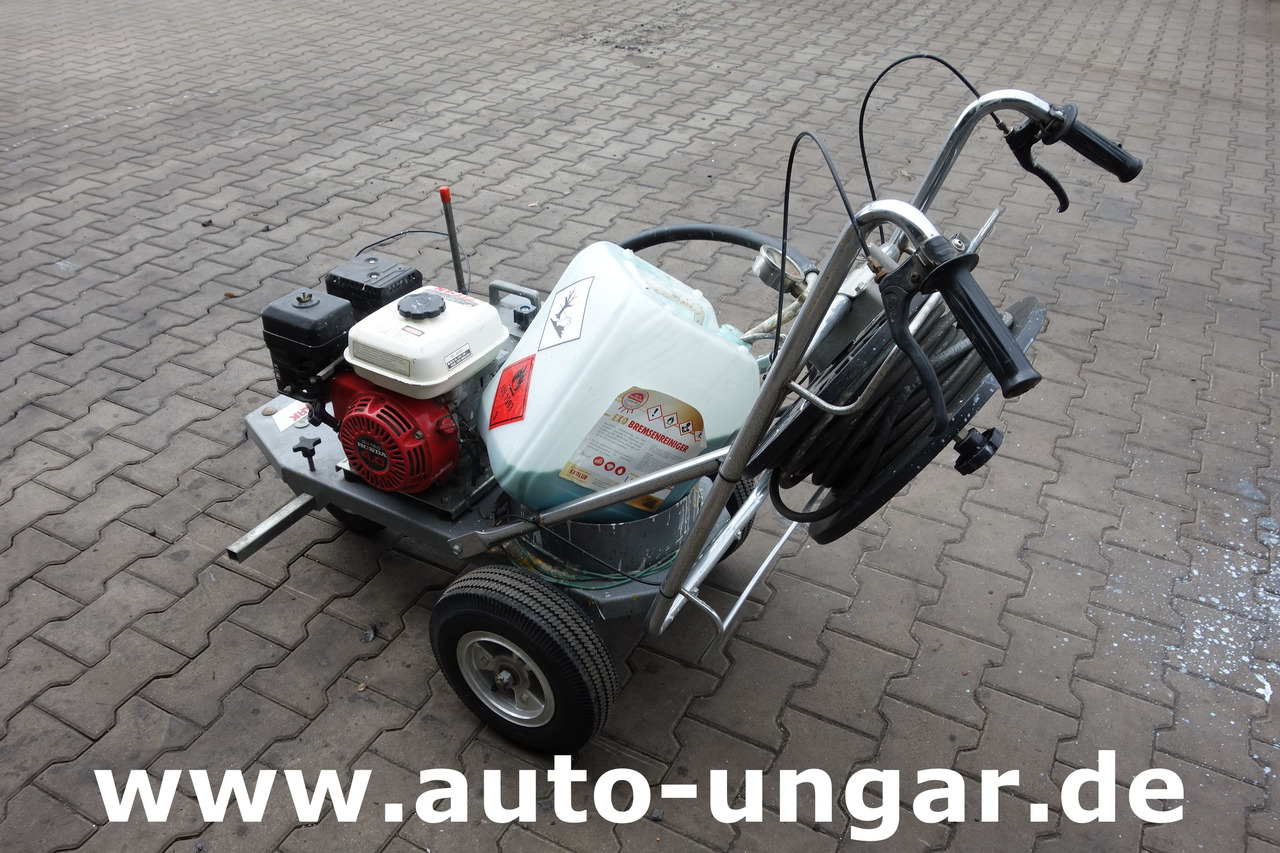 Titan Promark 690 Graco LineLazer Airless Roadmarking Machine Markiermaschine - Машина за асфалт: слика 1 Titan Promark 690 Graco LineLazer Airless Roadmarking Machine Markiermaschine - Машина за асфалт: слика 1