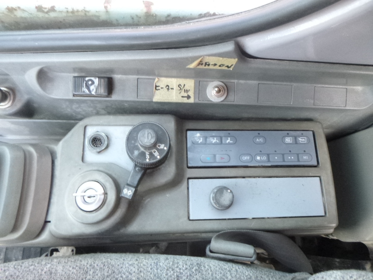 Истоварувач со гасеници HITACHI CG110D-SC: слика 20