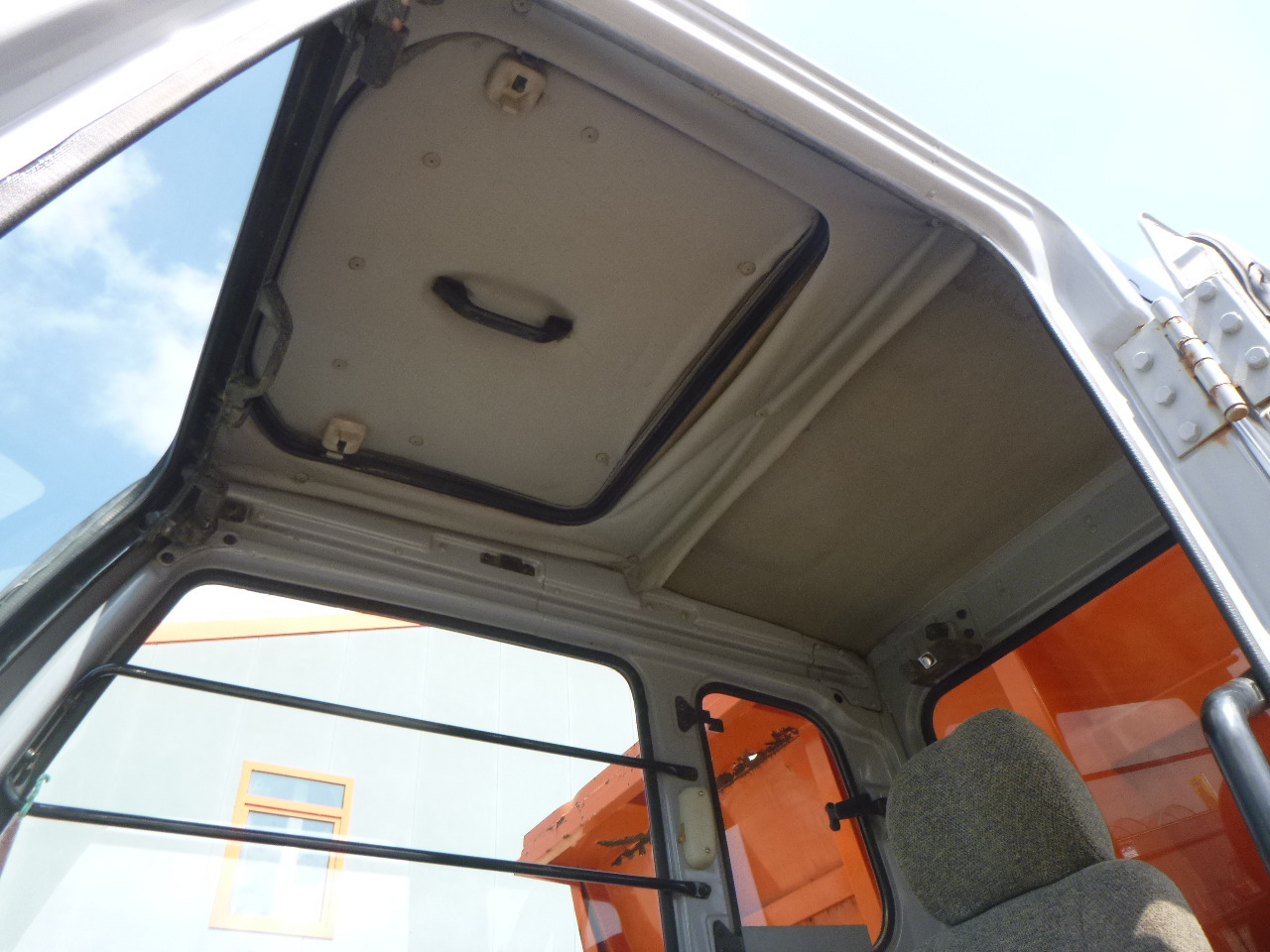 Истоварувач со гасеници HITACHI CG110D-SC: слика 16