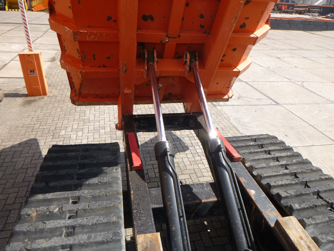 Истоварувач со гасеници HITACHI CG110D-SC: слика 35