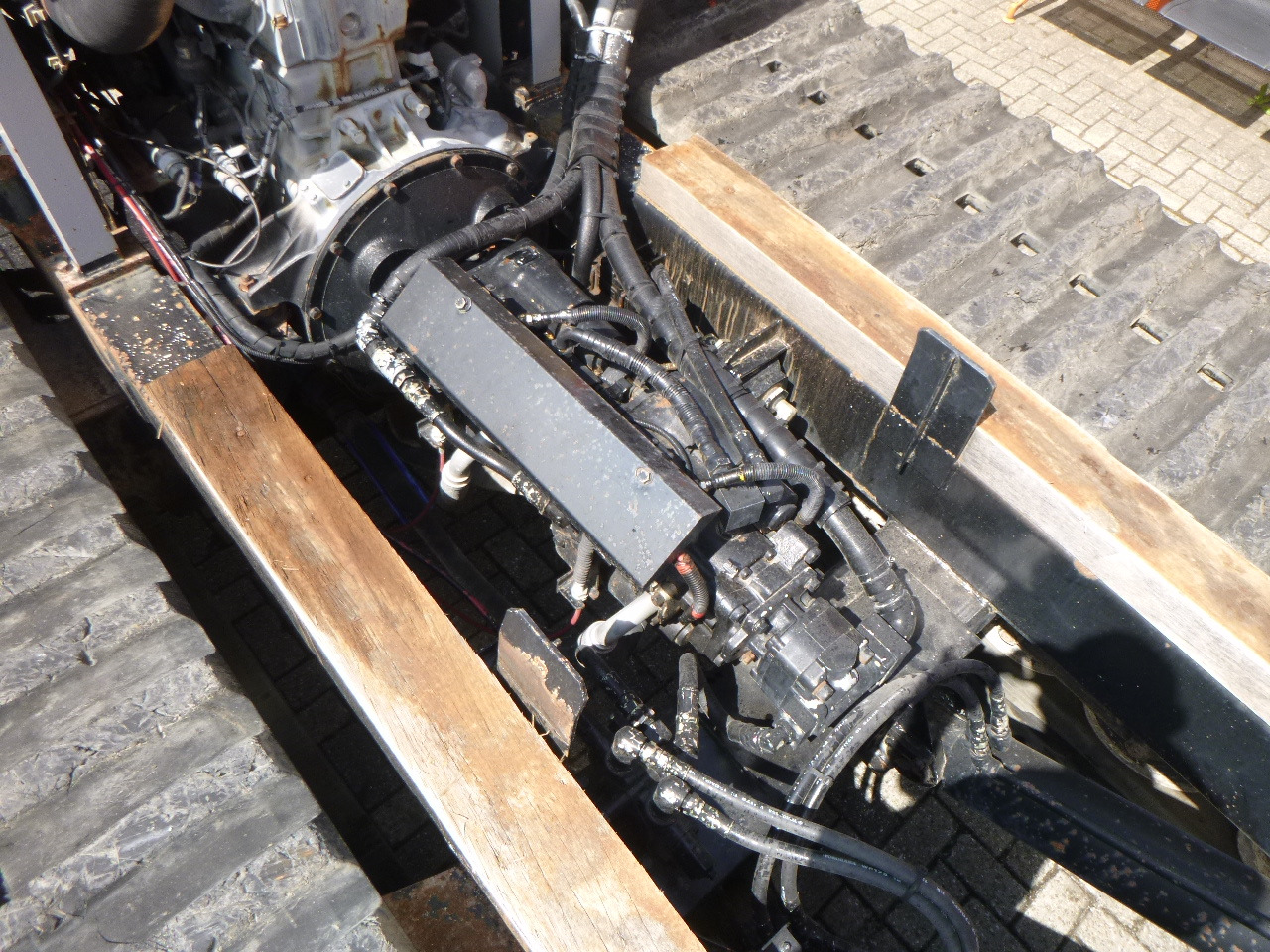 Истоварувач со гасеници HITACHI CG110D-SC: слика 38