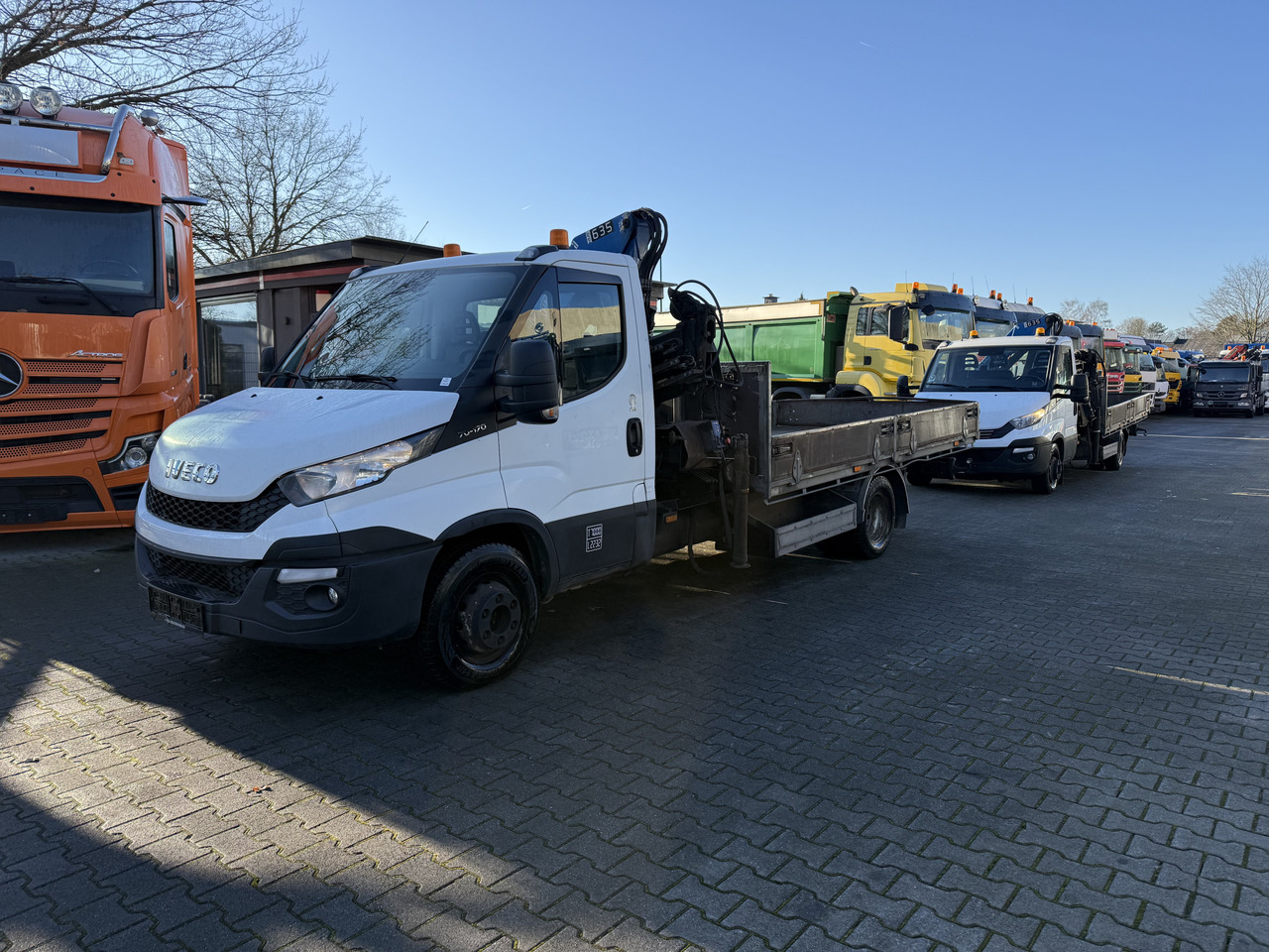 Iveco Daily 70C17 HMF 635 Kran bis 11 Meter - Камион со платформа, Камион со кран: слика 1 Iveco Daily 70C17 HMF 635 Kran bis 11 Meter - Камион со платформа, Камион со кран: слика 1