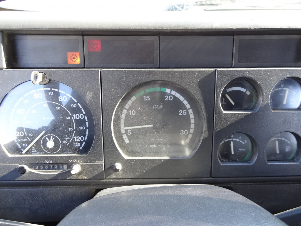 Iveco EuroTrakker 260E31 6X4 Palfinger 36002 - Камион со платформа, Камион со кран: слика 2 Iveco EuroTrakker 260E31 6X4 Palfinger 36002 - Камион со платформа, Камион со кран: слика 2