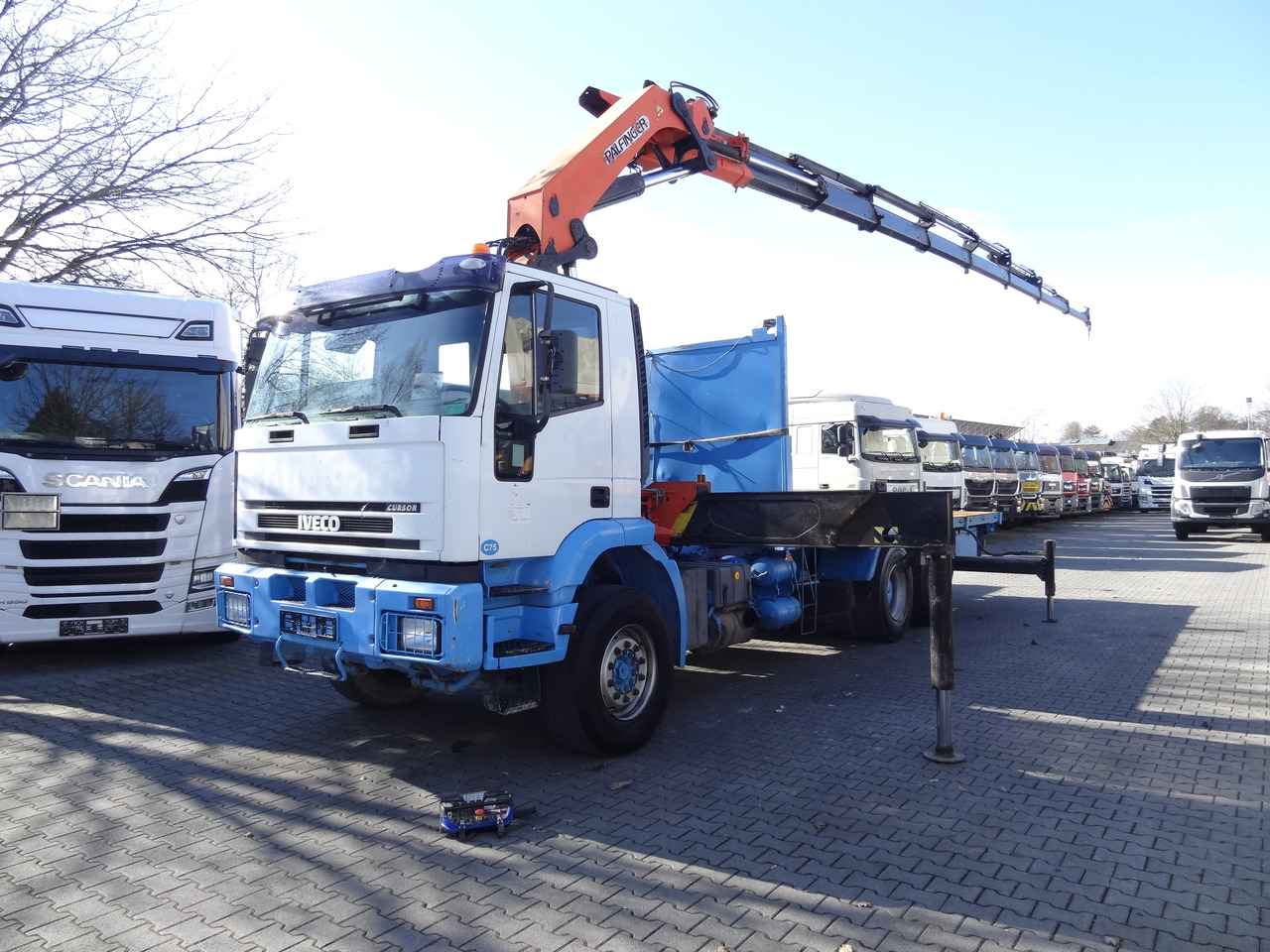 Iveco EuroTrakker 260E31 6X4 Palfinger 36002 - Камион со кран, Камион со платформа: слика 1 Iveco EuroTrakker 260E31 6X4 Palfinger 36002 - Камион со кран, Камион со платформа: слика 1