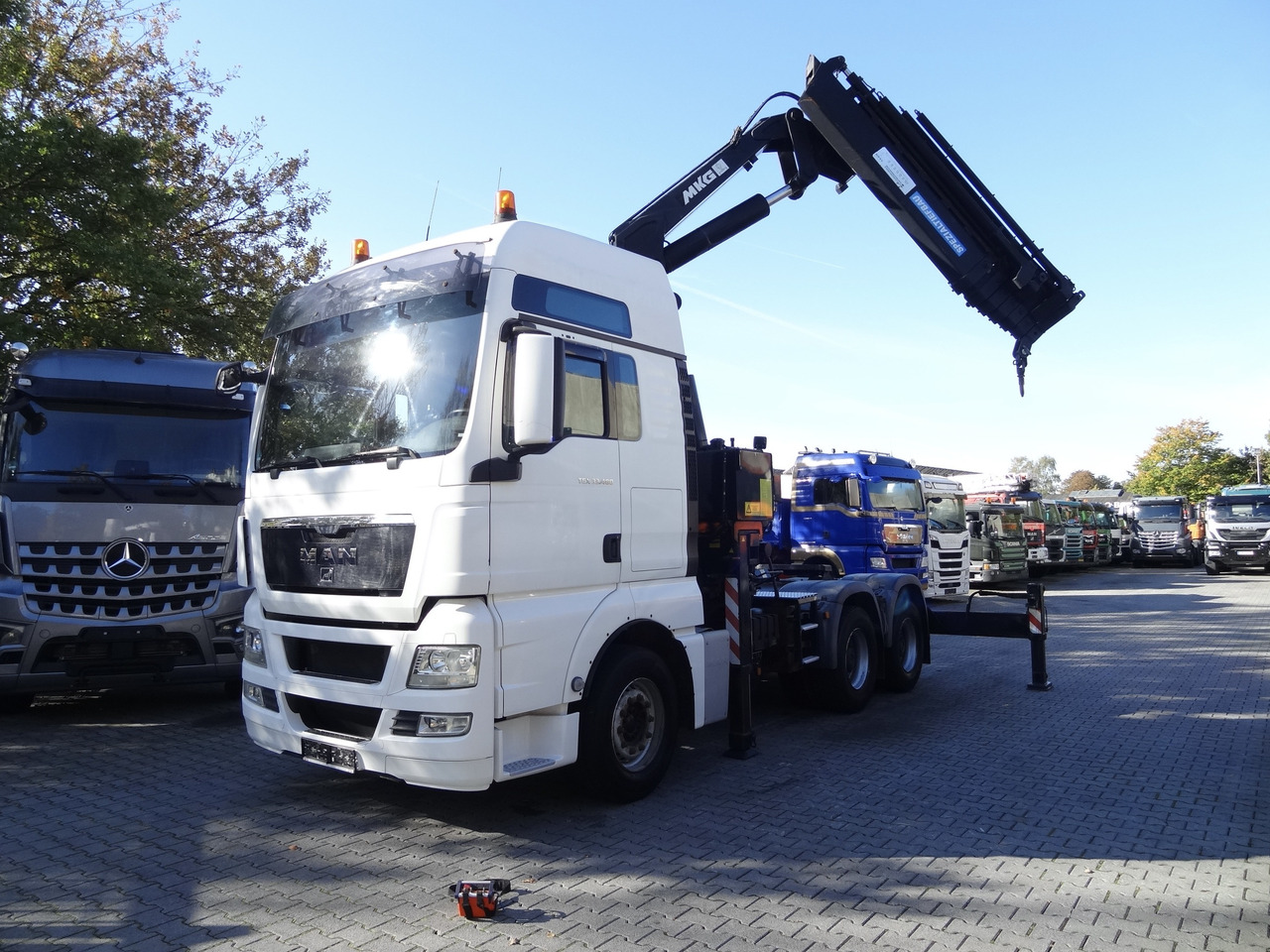 MAN TGX 33.480 6X4 Kran MKG 381 bis 20 Meter - Камион влекач: слика 1 MAN TGX 33.480 6X4 Kran MKG 381 bis 20 Meter - Камион влекач: слика 1