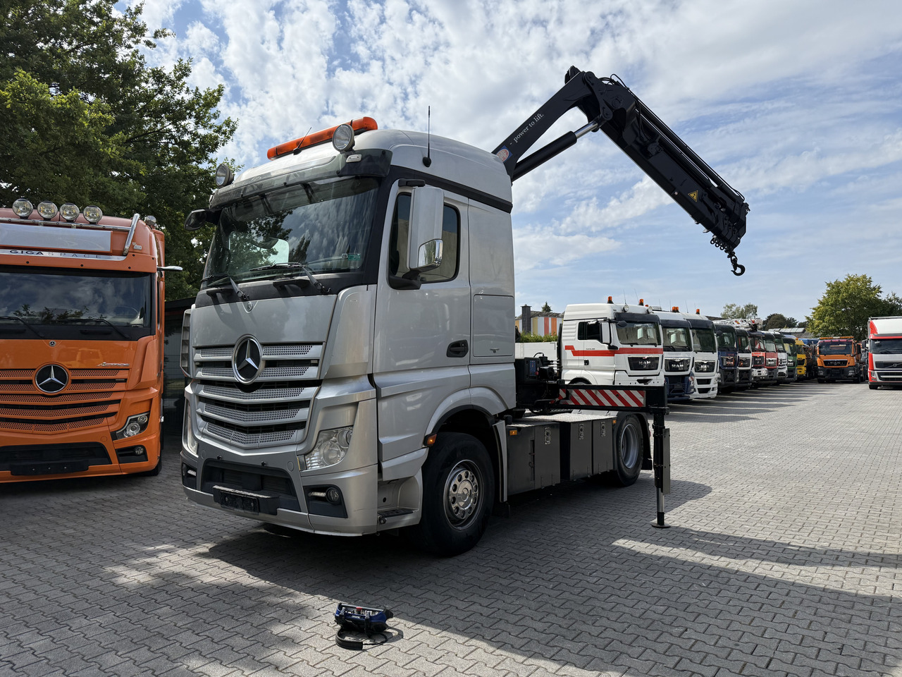 Mercedes-Benz Actros 1842LS Kran HMF 2020 bis 18 Meter - Камион влекач: слика 1 Mercedes-Benz Actros 1842LS Kran HMF 2020 bis 18 Meter - Камион влекач: слика 1