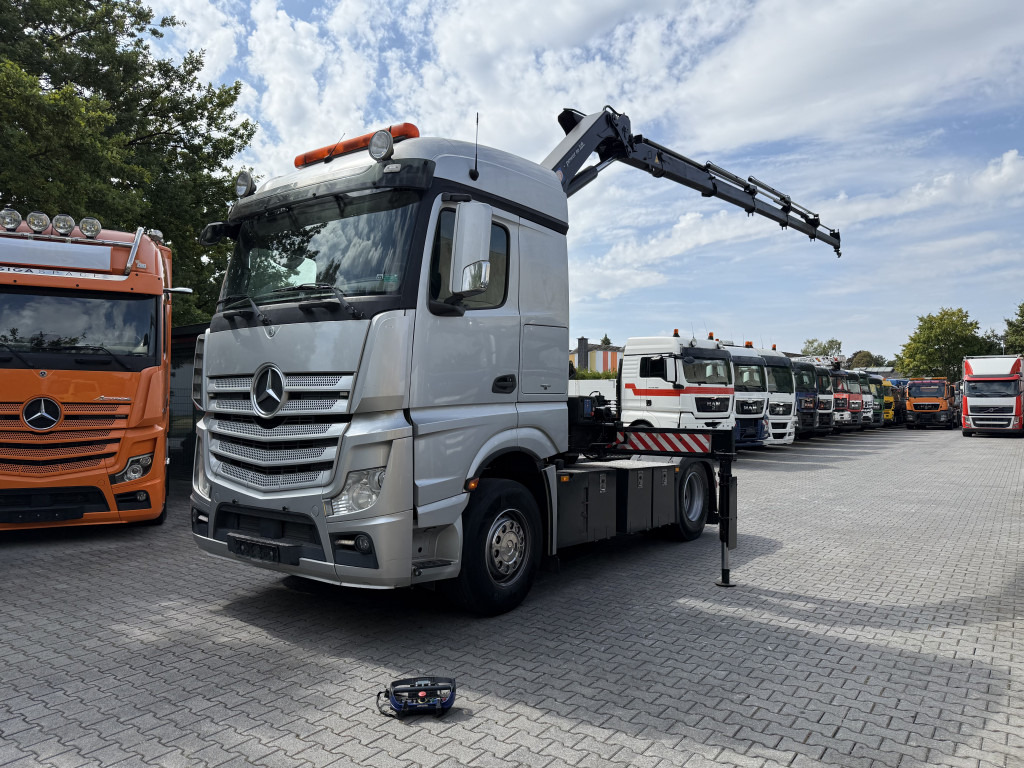 Mercedes-Benz Actros 1842LS Kran HMF 2020 bis 18 Meter - Камион влекач: слика 1 Mercedes-Benz Actros 1842LS Kran HMF 2020 bis 18 Meter - Камион влекач: слика 1