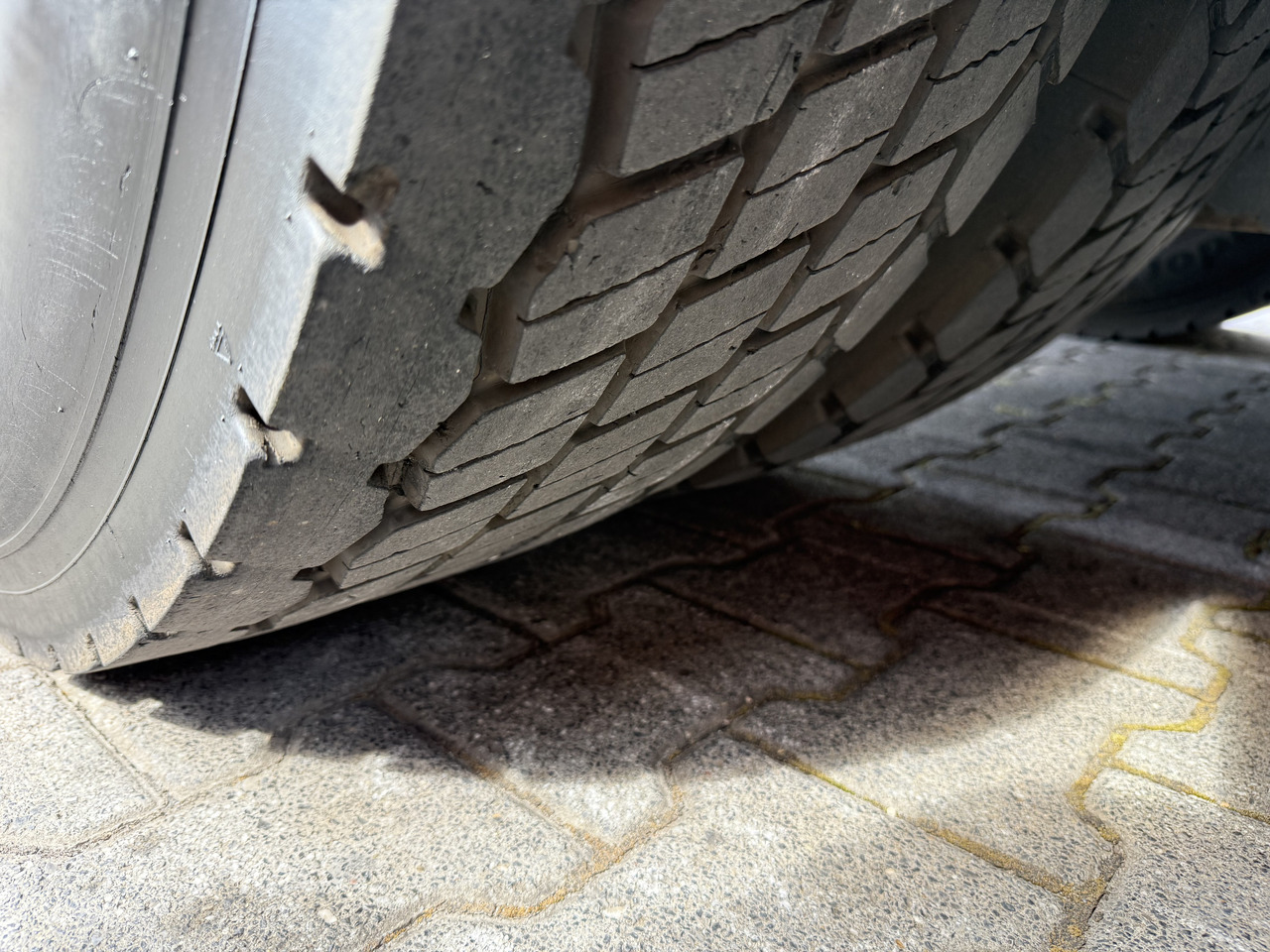 Mercedes-Benz Actros 1842LS Kran HMF 2020 bis 18 Meter - Камион влекач: слика 3 Mercedes-Benz Actros 1842LS Kran HMF 2020 bis 18 Meter - Камион влекач: слика 3