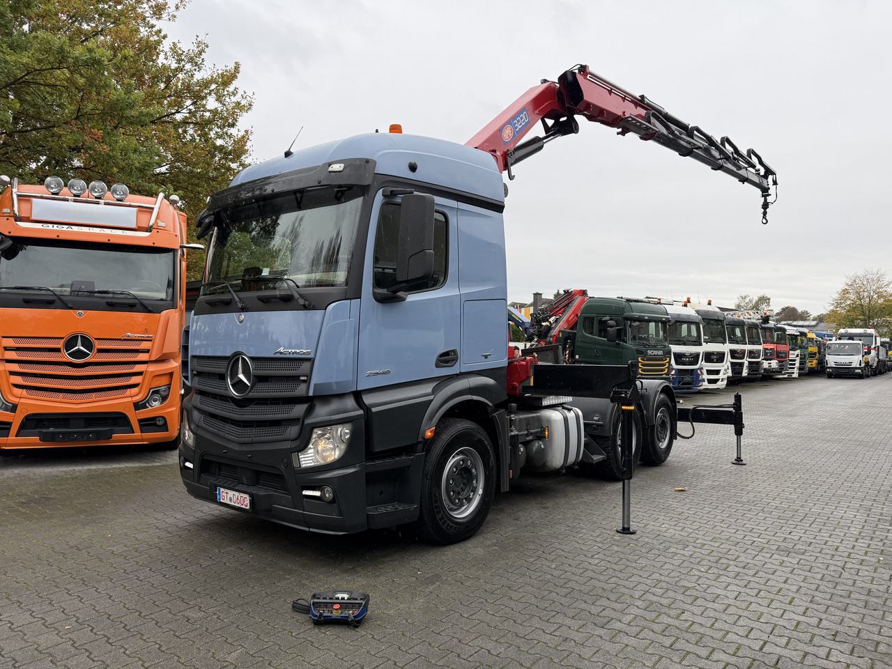 Mercedes-Benz Actros 2548 LS 6X2 Kran HMF 3220 bis 16 Meter - Камион влекач: слика 1 Mercedes-Benz Actros 2548 LS 6X2 Kran HMF 3220 bis 16 Meter - Камион влекач: слика 1