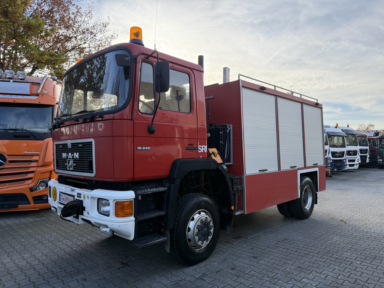 MAN F90 16.242 4X4 / Feuerwehr - Камион со кабинска шасија: слика 1 MAN F90 16.242 4X4 / Feuerwehr - Камион со кабинска шасија: слика 1