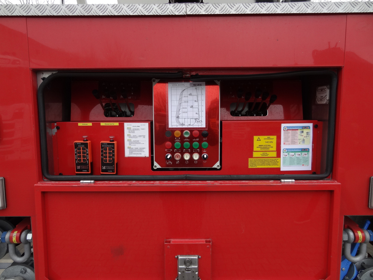 MAN FE 410 6X6 Feuerwehr Vema Lift 32 Meter - Камион со подигачка кошница: слика 3 MAN FE 410 6X6 Feuerwehr Vema Lift 32 Meter - Камион со подигачка кошница: слика 3