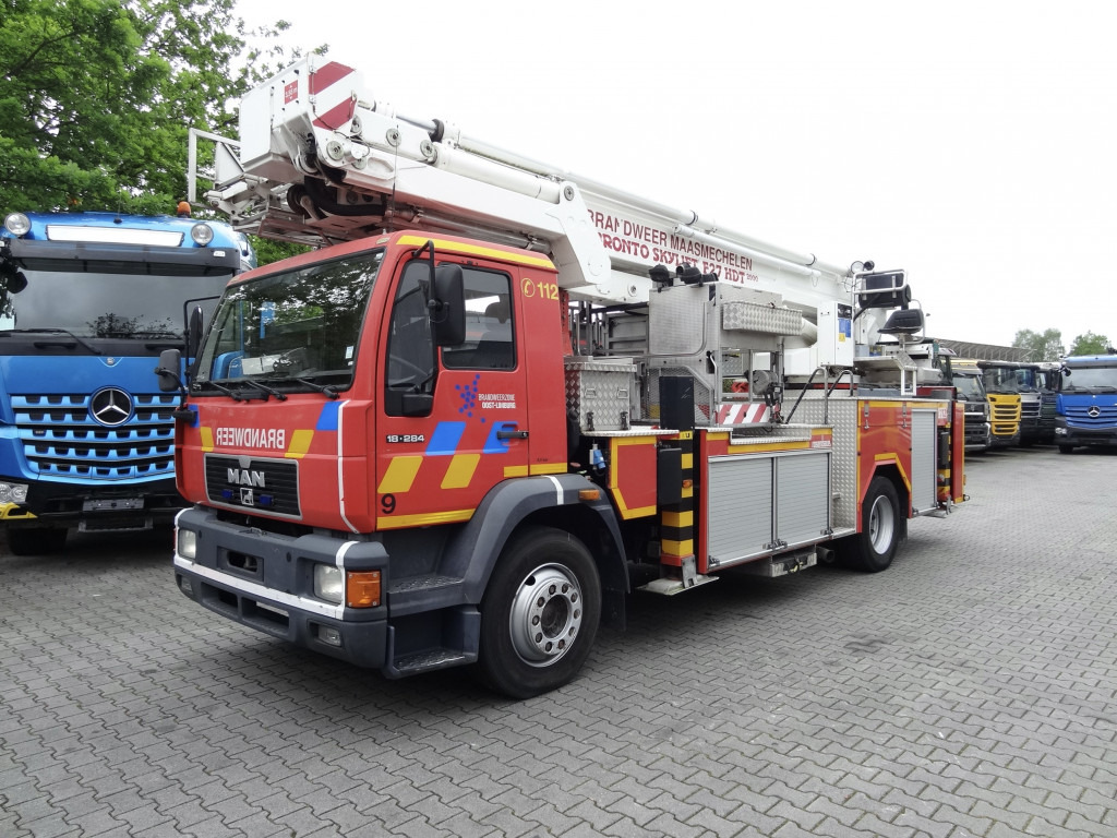 MAN L2000 18.284 Feuerwehr Bronto Skylift 27 Meter - Камион со подигачка кошница: слика 1 MAN L2000 18.284 Feuerwehr Bronto Skylift 27 Meter - Камион со подигачка кошница: слика 1