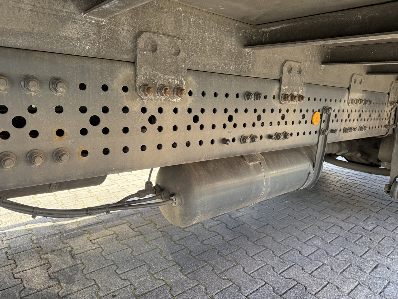 Камион со кран, Камион со церада Mercedes-Benz Actros 1827 Kran Palfinger PK 9002: слика 14