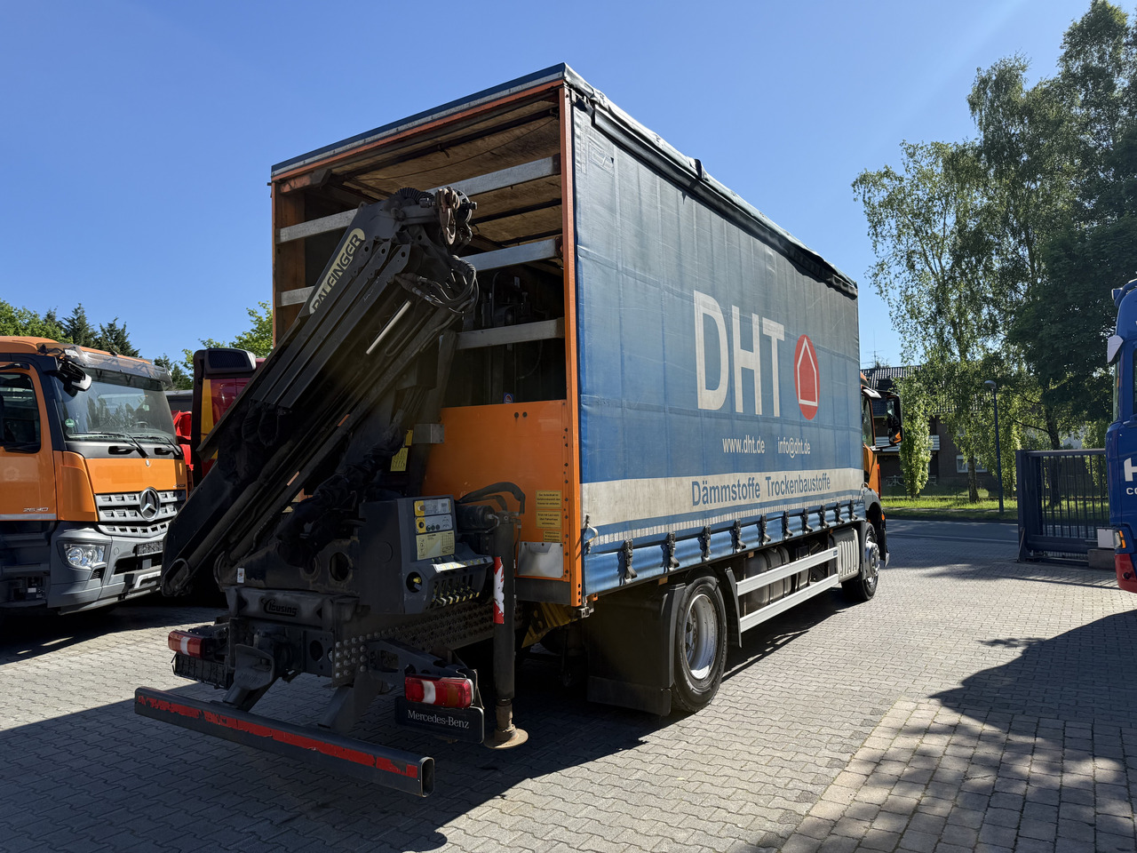 Камион со кран, Камион со церада Mercedes-Benz Actros 1827 Kran Palfinger PK 9002: слика 12