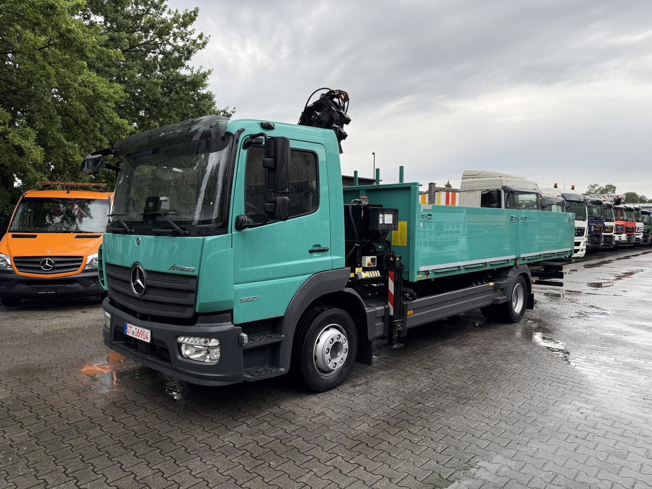 Mercedes-Benz Atego 1227 Kran MKG 96 - Камион со платформа, Камион со кран: слика 1 Mercedes-Benz Atego 1227 Kran MKG 96 - Камион со платформа, Камион со кран: слика 1