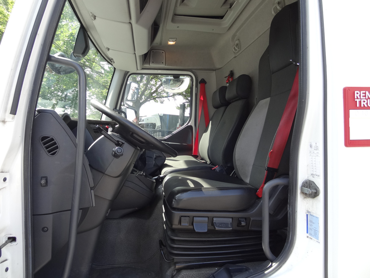Renault D10.210 7m Koffer - Камион сандучар: слика 4 Renault D10.210 7m Koffer - Камион сандучар: слика 4