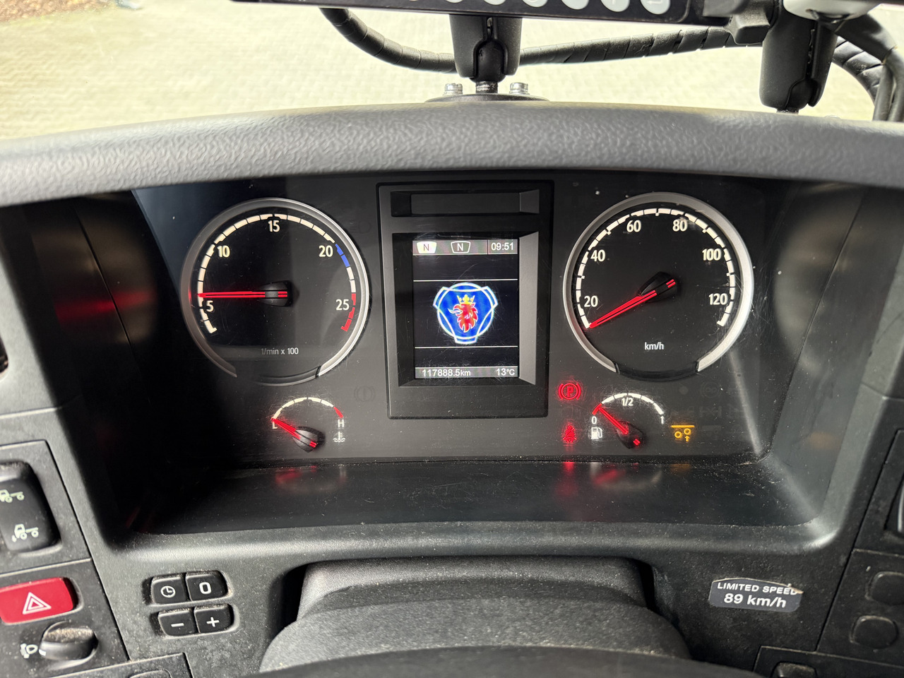 Scania P280 6X2*4 - Камион со кабинска шасија: слика 2 Scania P280 6X2*4 - Камион со кабинска шасија: слика 2