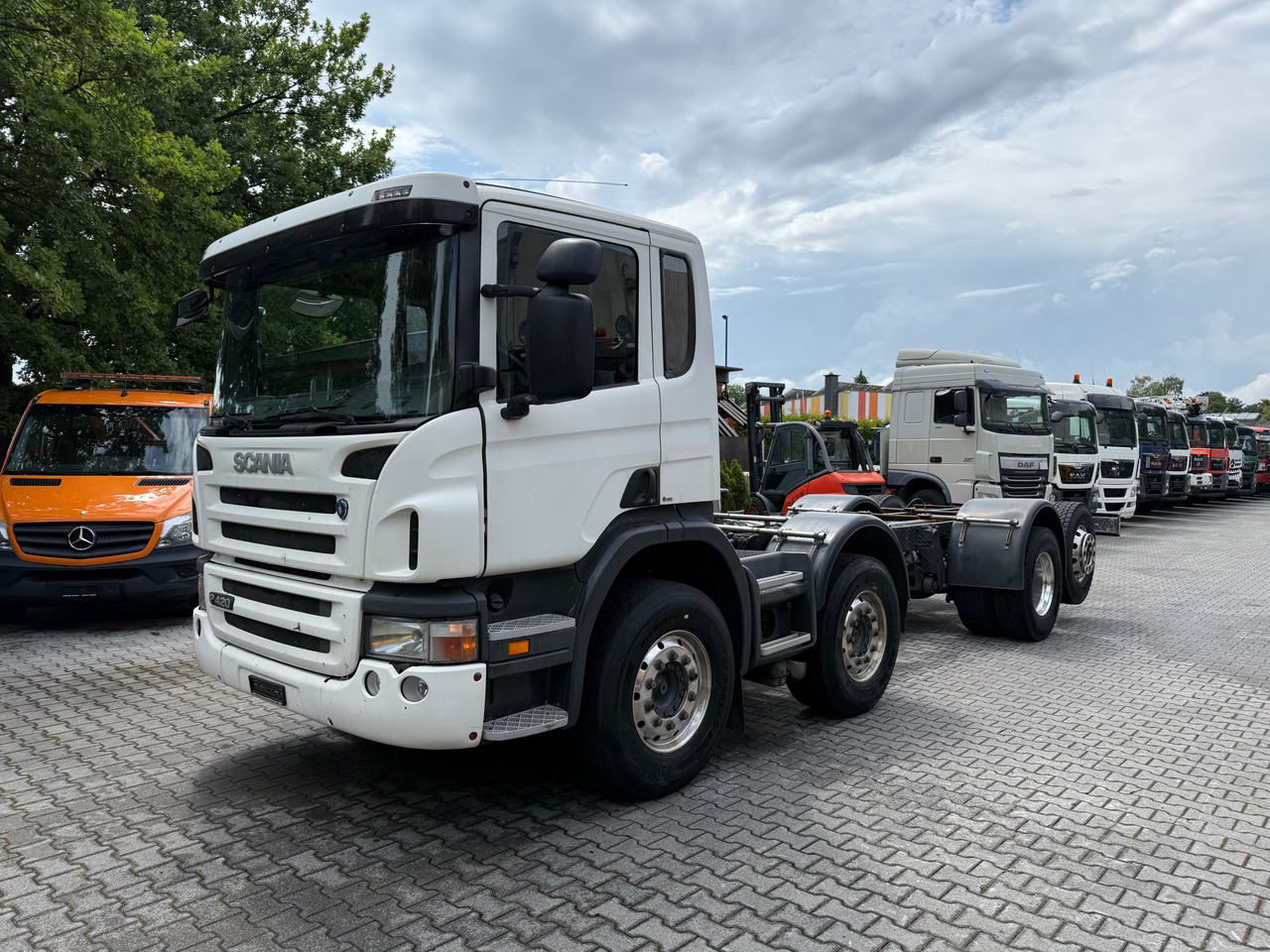 Scania P420 8X2*6 - Камион со кабинска шасија: слика 1 Scania P420 8X2*6 - Камион со кабинска шасија: слика 1