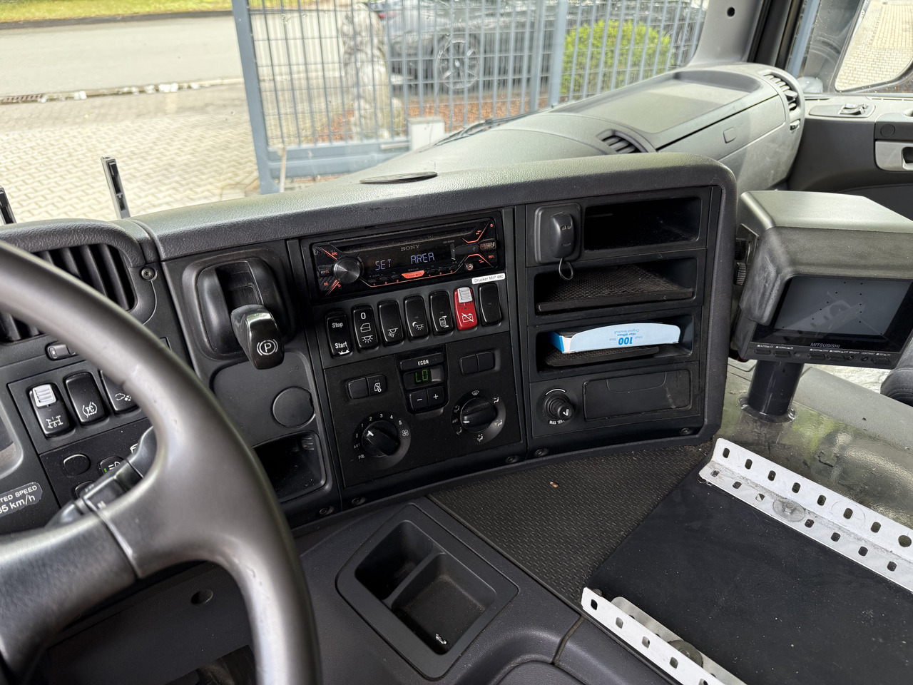 Scania P420 8X2*6 - Камион со кабинска шасија: слика 2 Scania P420 8X2*6 - Камион со кабинска шасија: слика 2