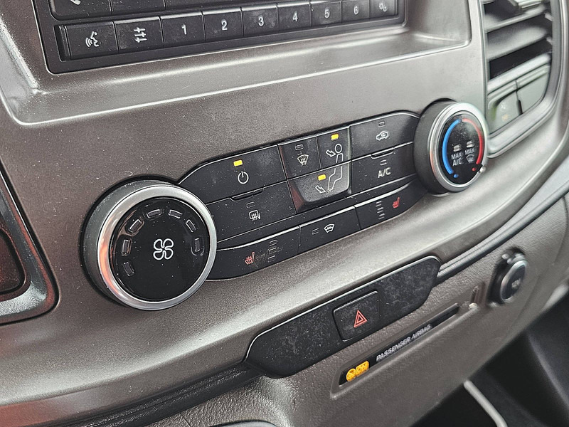Товарно комбе Ford Transit 2.0 L2H2 Airco Euro6!: слика 11