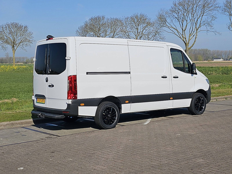 Mercedes-Benz Sprinter 319 L2H1 Mbux V6 3.0Ltr! - Мало комбе: слика 3 Mercedes-Benz Sprinter 319 L2H1 Mbux V6 3.0Ltr! - Мало комбе: слика 3