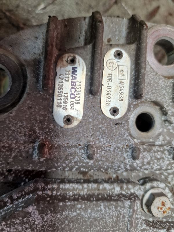Volvo AT2612D Gearbox ECU Gearbox - Менувач: слика 3 Volvo AT2612D Gearbox ECU Gearbox - Менувач: слика 3