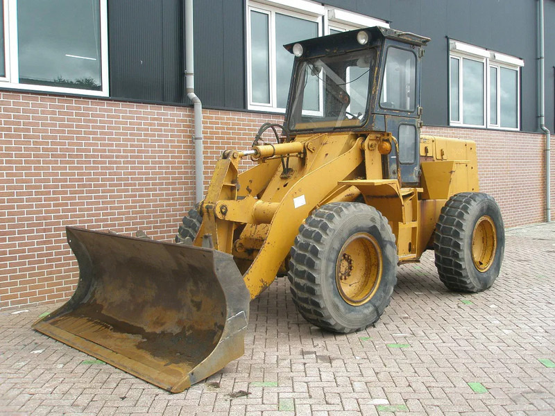 Komatsu W40-2 - Натоварувач на тркала: слика 1 Komatsu W40-2 - Натоварувач на тркала: слика 1